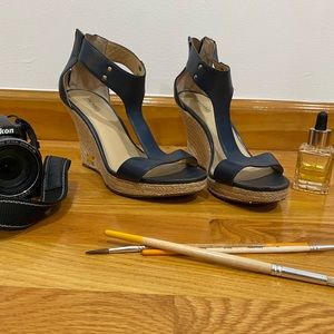 Michael Kors blue platforms size 7 👠 used once 9/10